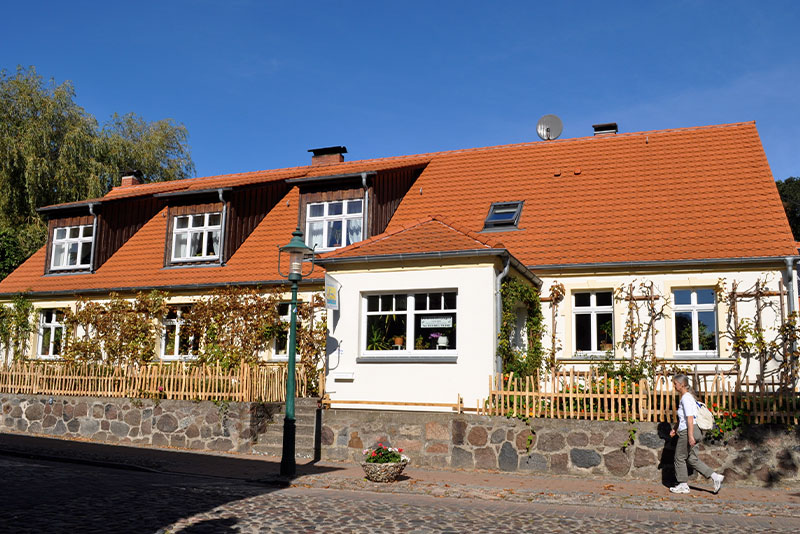 Außenansicht des Fastenhofs mit historischem Gebäude