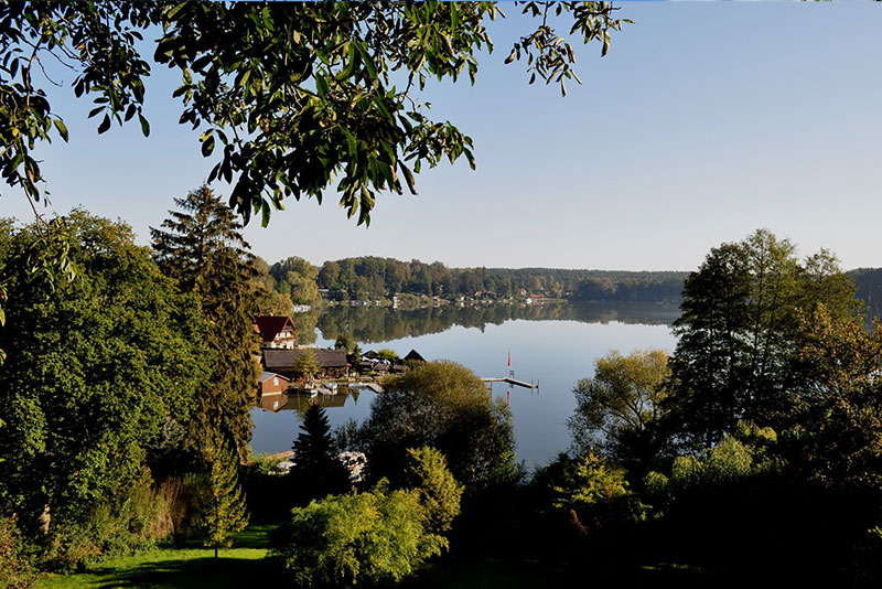 Panoramablick auf den See in der Umgebung des Fastenhofs