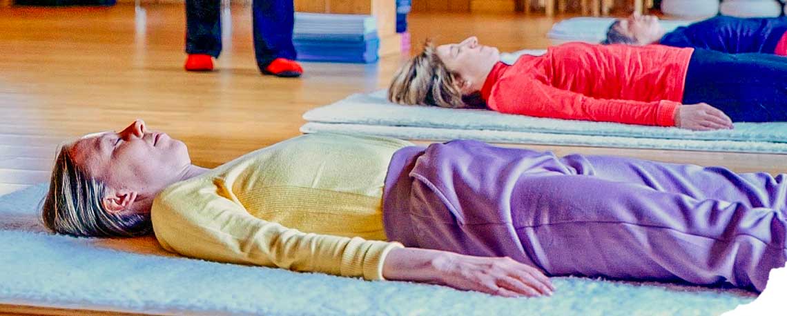 Feldenkrais Bewegungseinheit mit achtsamer Anleitung