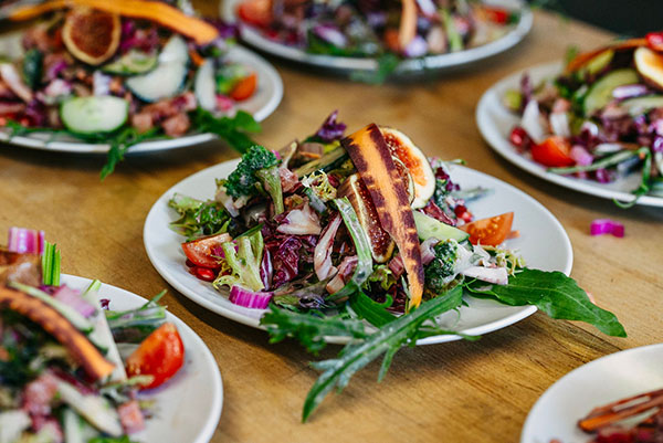Leichte Gerichte beim Scheinfasten mit frischen Zutaten
