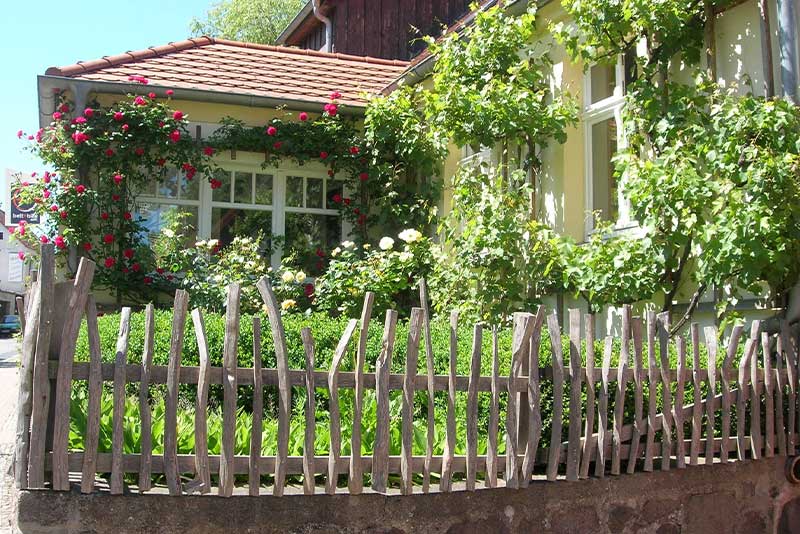 Fastenhof von Susanne Behm mit historischem Gebäude