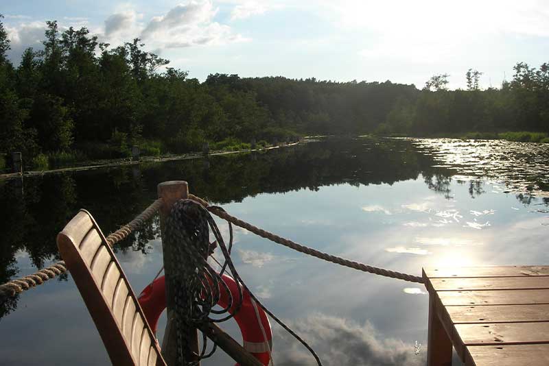 Ruhiger See beim Fasten – Regeneration in der Natur